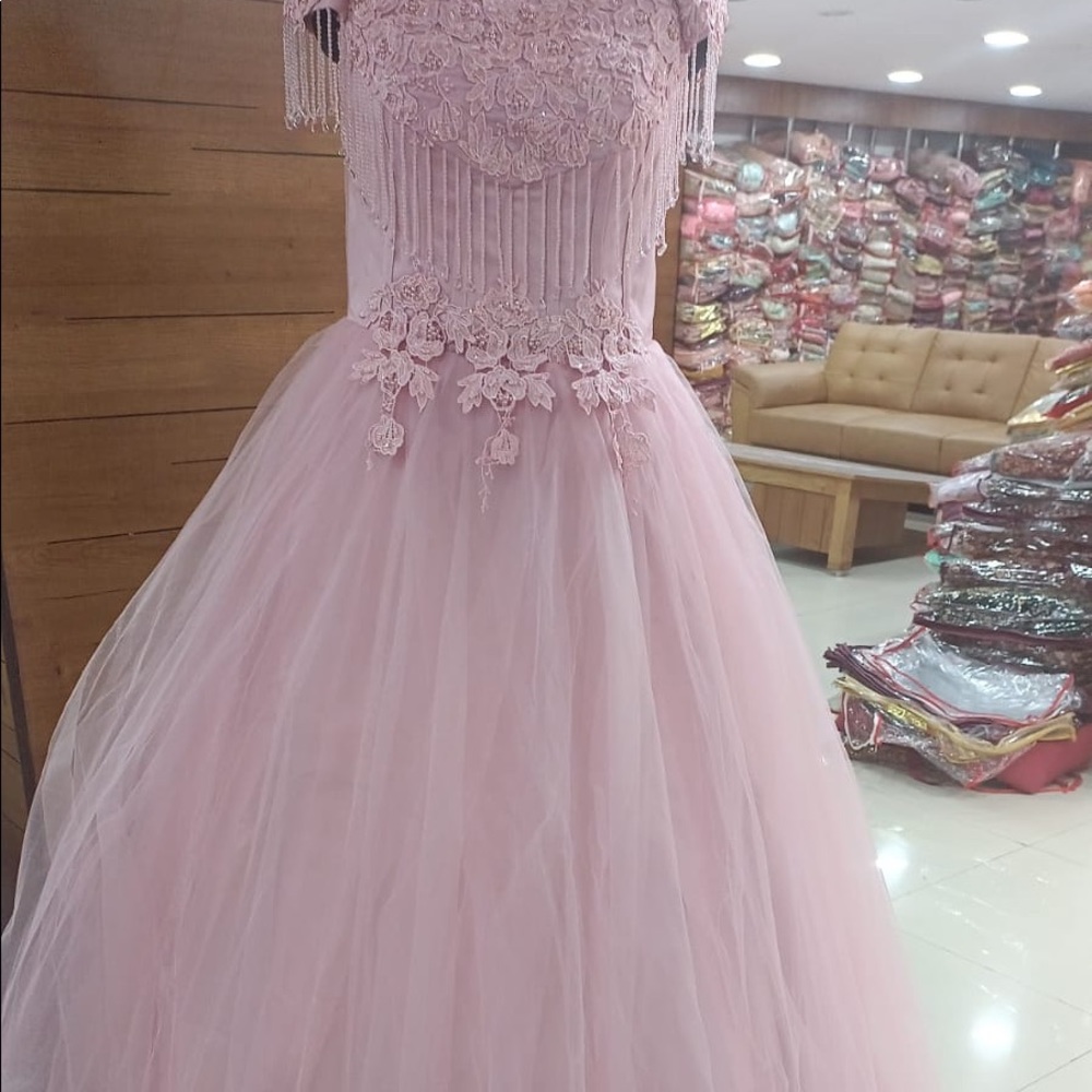 Beautiful girls dress u can wear any party, functions or wedding.